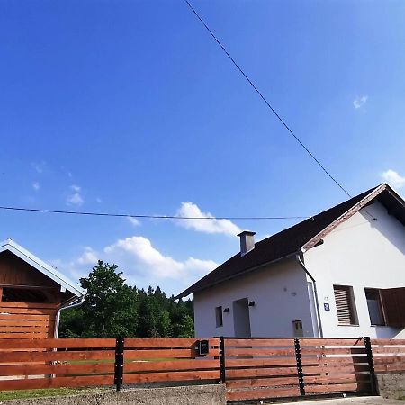 Slatinski Drenovac Holiday Home Little House On Papuk מראה חיצוני תמונה
